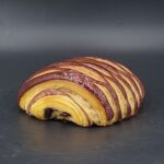 Pain au chocolat relleno de chocolate y pasta de naranja - Imagen 5