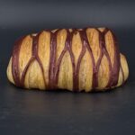 Pain au chocolat relleno de chocolate y pasta de naranja - Imagen 4